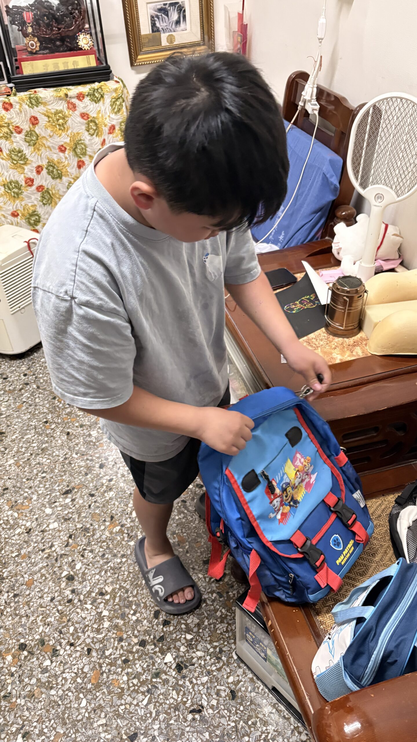 會自己修理書包