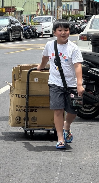 推紙箱去回收